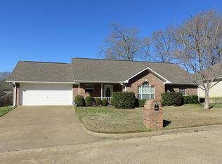 213 Fort Houston Dr, Palestine, TX 75801