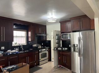 19806 51st Ave, Flushing, NY 11365