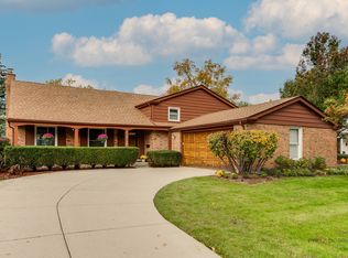 2730 N Dryden Pl, Arlington Heights, IL 60004