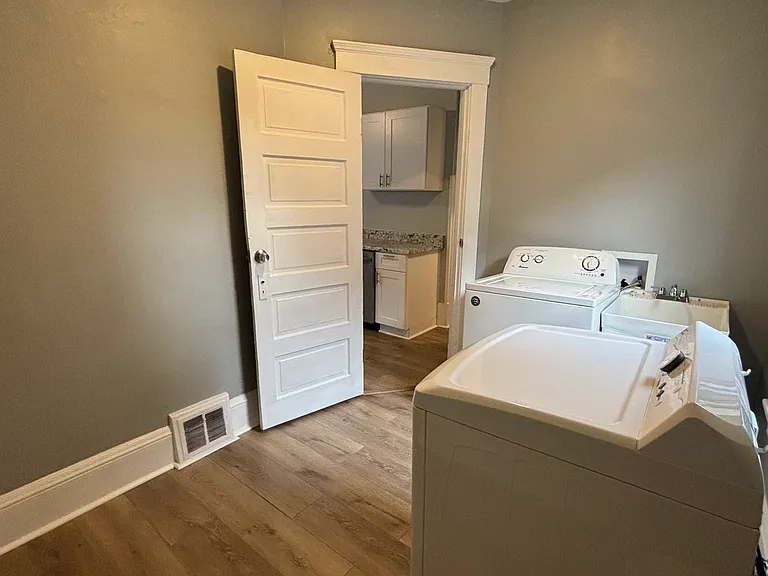 2303 Althen Ave #UP — Photo 4