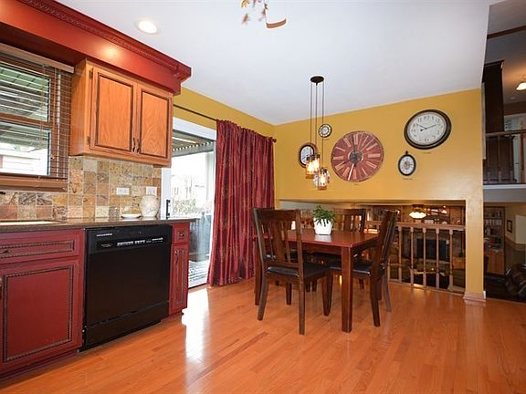 5th image of 18932 Meadow Creek Dr