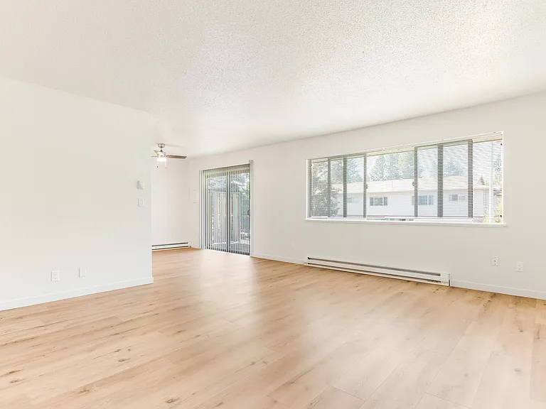 West Royal Apartments — Photo 6