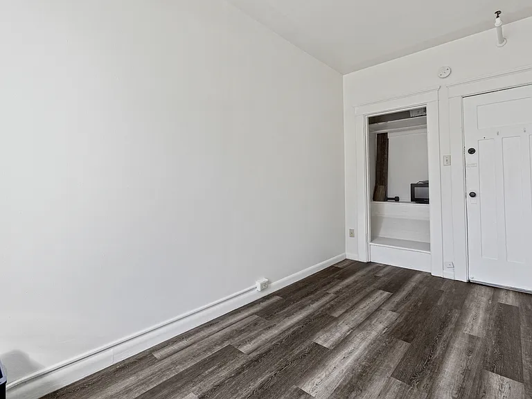 304 Bell St #33B — Photo 3