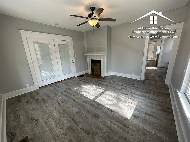 1016 Bluff St — Photo 1