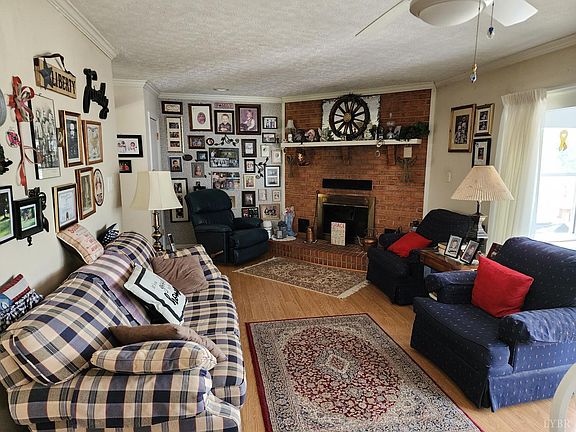 4th image of 1803 Oakwood St