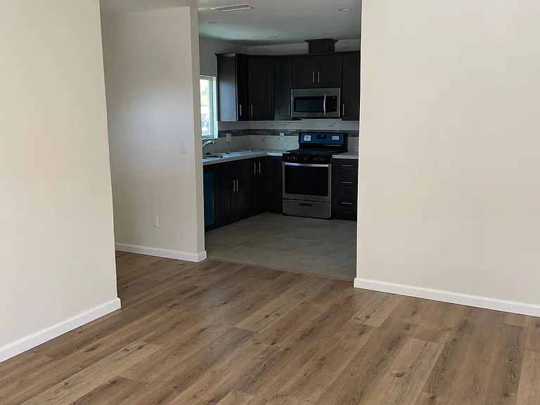 112 E B St — Photo 6