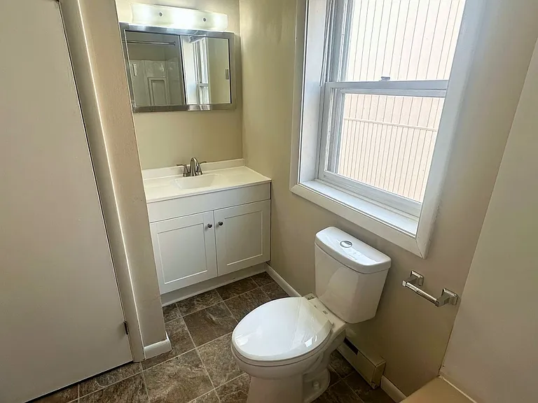 321 W Main St #B — Photo 17