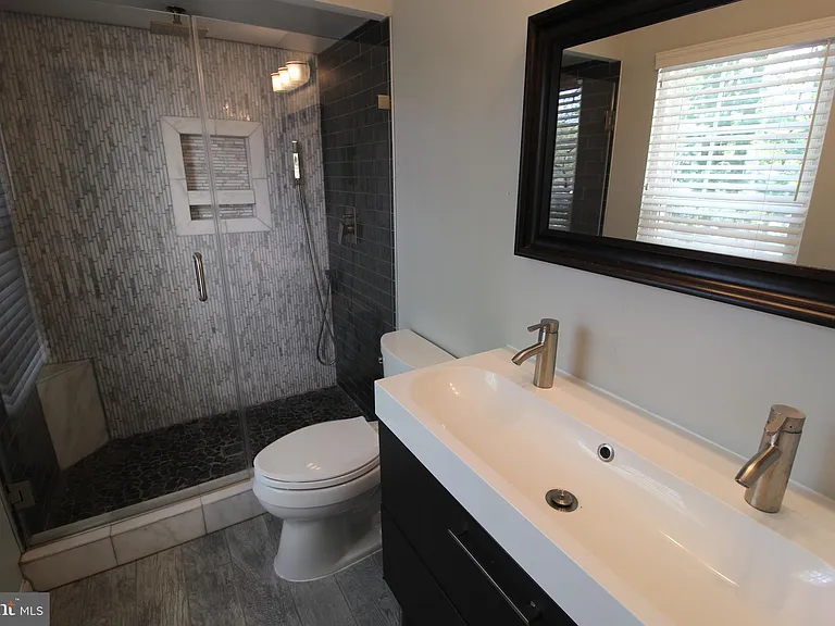 6055 Meyers Landing Ct — Photo 16