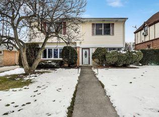 962 W Grant Dr, Des Plaines, IL 60016