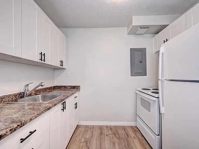 531 Franklin Blvd — Photo 11