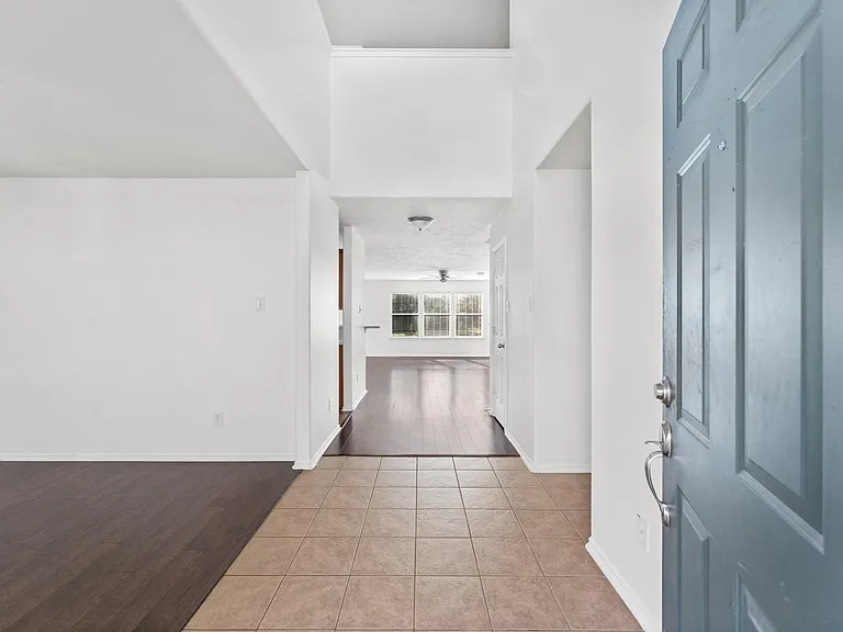 6 Druids Glen Pl — Photo 4