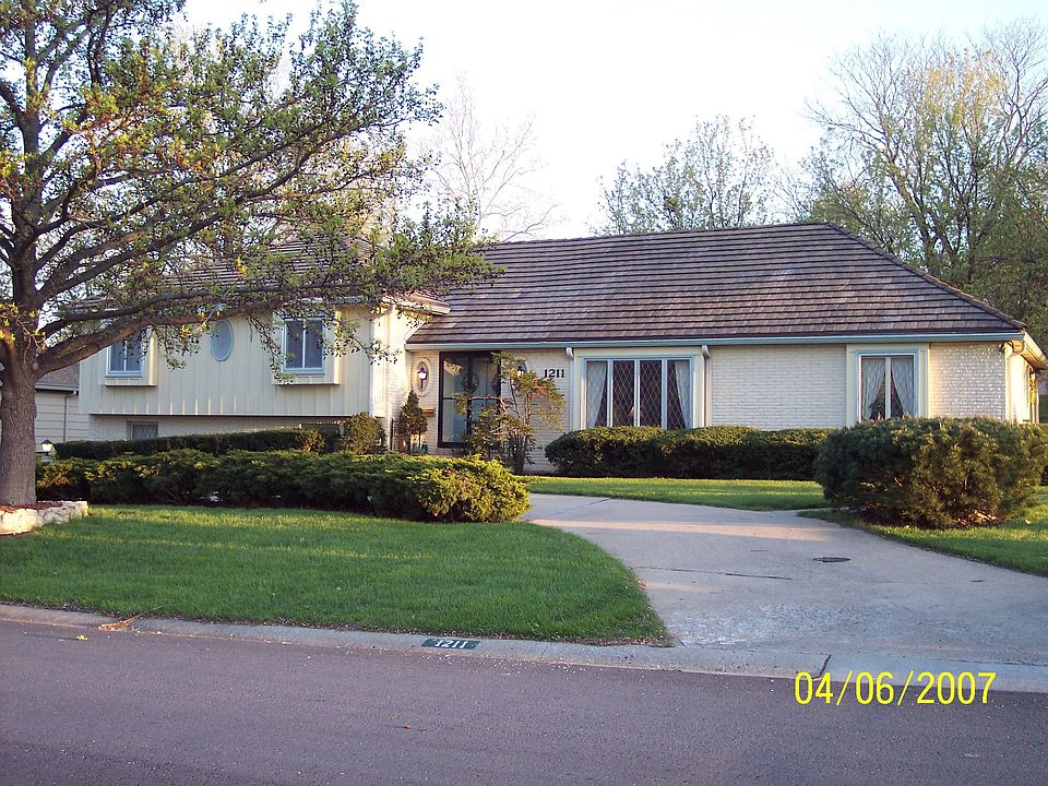 1st image of 1211 W 113th St