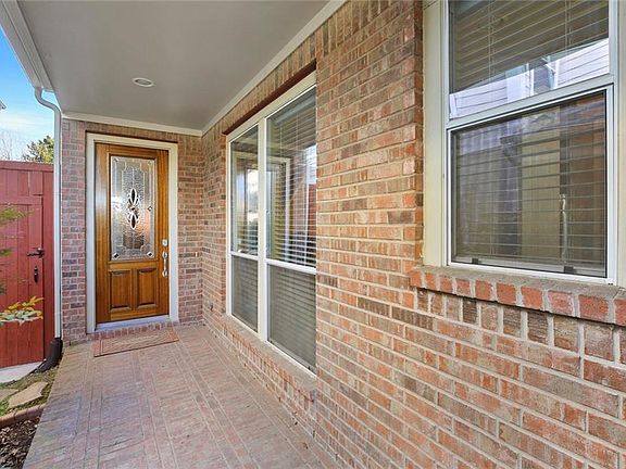 4th image of 1138 N Bishop Ave