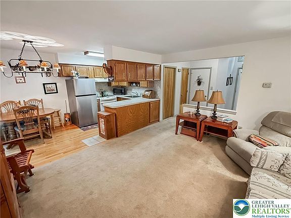 3rd image of 1736 Falcon Dr