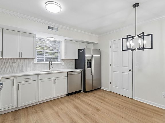 4th image of 5364 Balboa Ave
