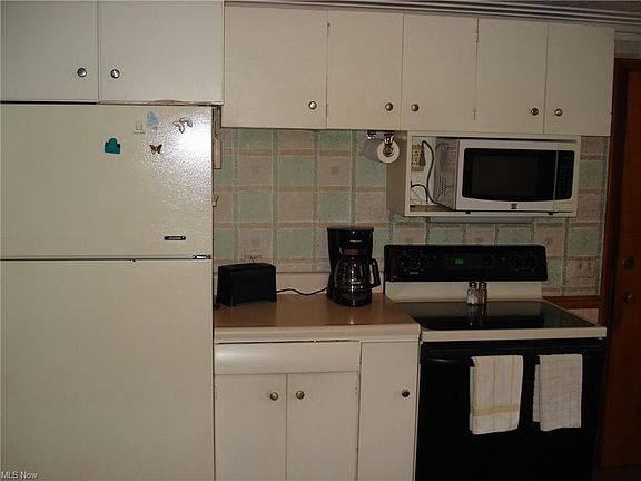 4th image of 134 N Market St