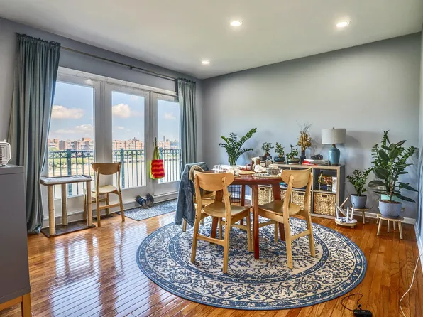 340 The Promenade image 2 of 20