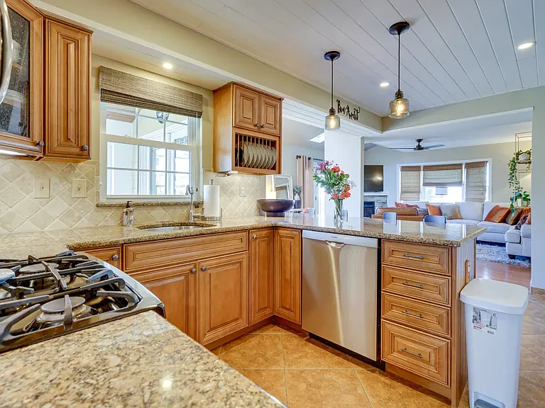 151 Rambling Rd — Photo 14