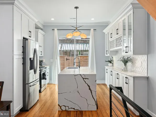 1537 S Bambrey St, Philadelphia, PA 19146