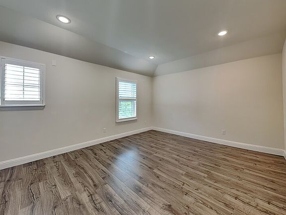 3rd image of 17534 Sequoia Dr