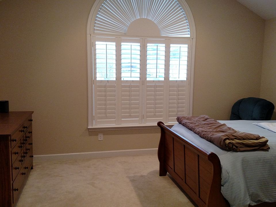 1st image of 270 Lone Oak Cir