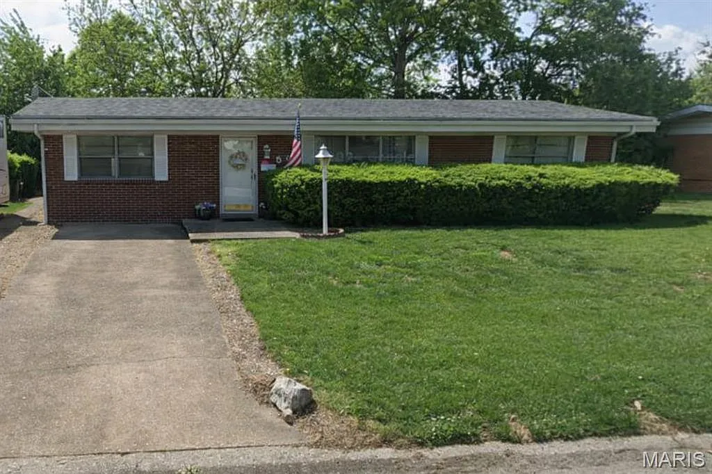 5 Columbus Dr photo 1