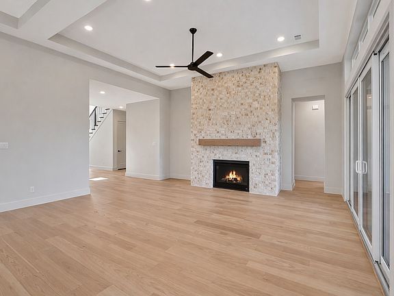 5th image of 271 Lantern Ridge Dr