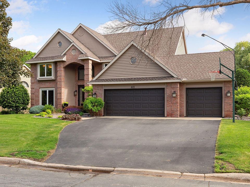 1st image of 621 Hampshire Dr