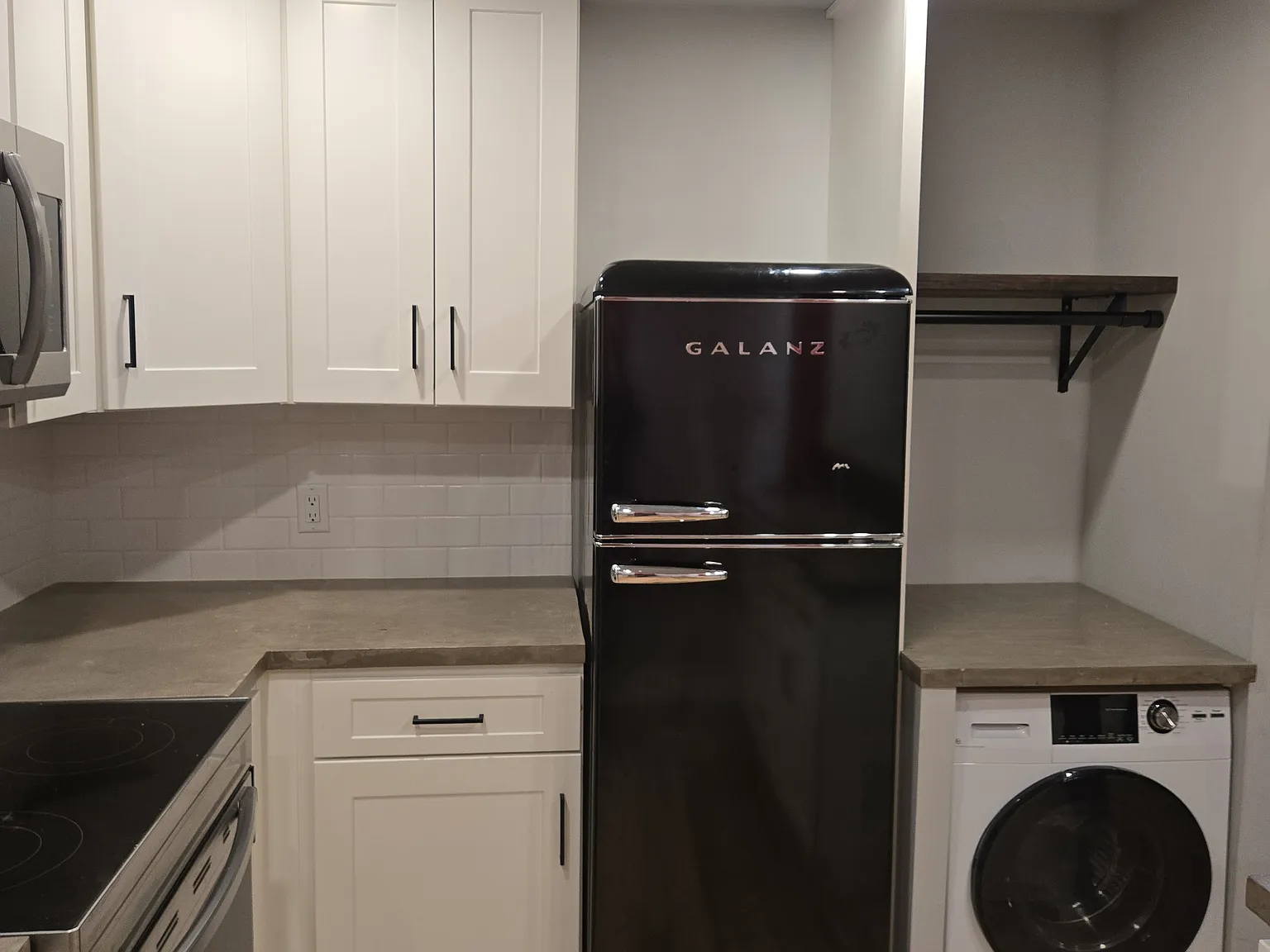 302 Linden St — Photo 1