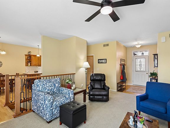 3rd image of 222 Oak Tree Dr