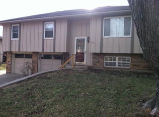 1821 SW Speas Dr, Blue Springs, MO 64014