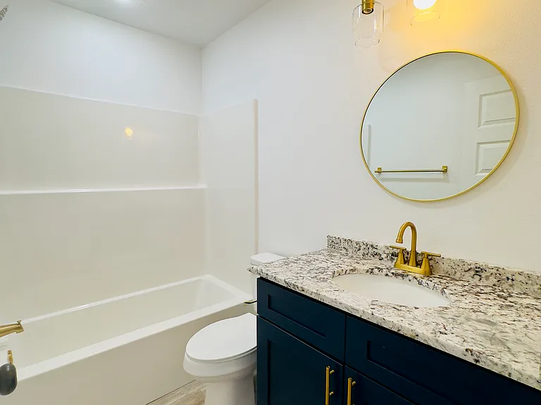 704 N Liberty St — Photo 9