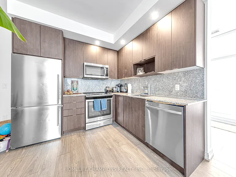 225 Village Green Sq #Penthouse 08 — Photo 7