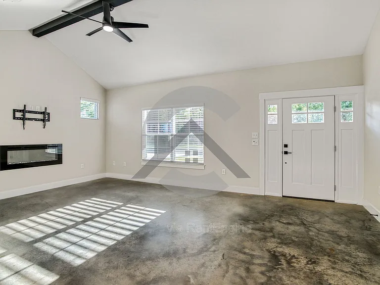 516 Ash St — Photo 4