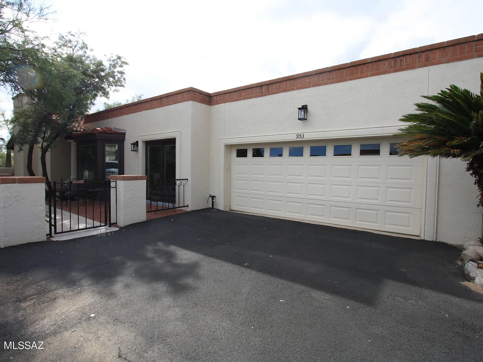 2 bed, 2.0 bath, 1551 sqft, $3,200 — Photo 1