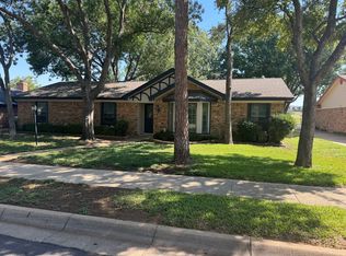 2404 Lakeview Dr, Bedford, TX 76021