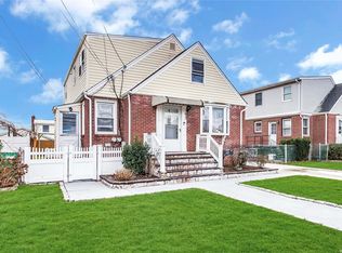 195 Raff Ave, Mineola, NY 11501