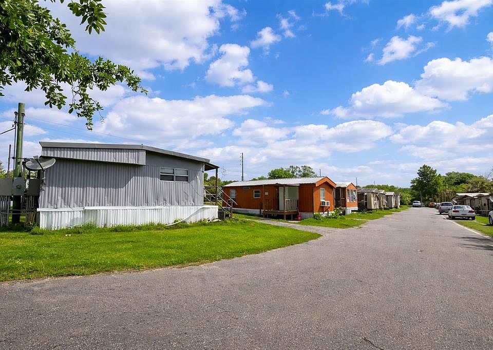 1st image of 15992 W COLONIAL DRIVE