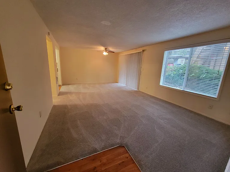 Knoll West Apartments — Photo 32