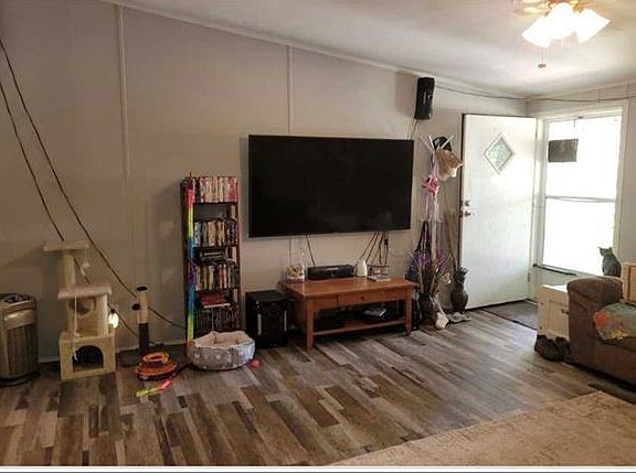 2nd image of 1761 Miller St