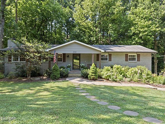 3rd image of 1521 Aldenwood Ln