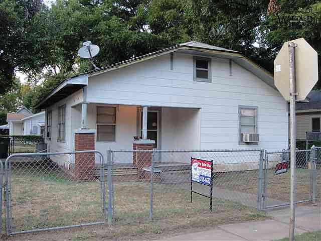 Corner lot street view