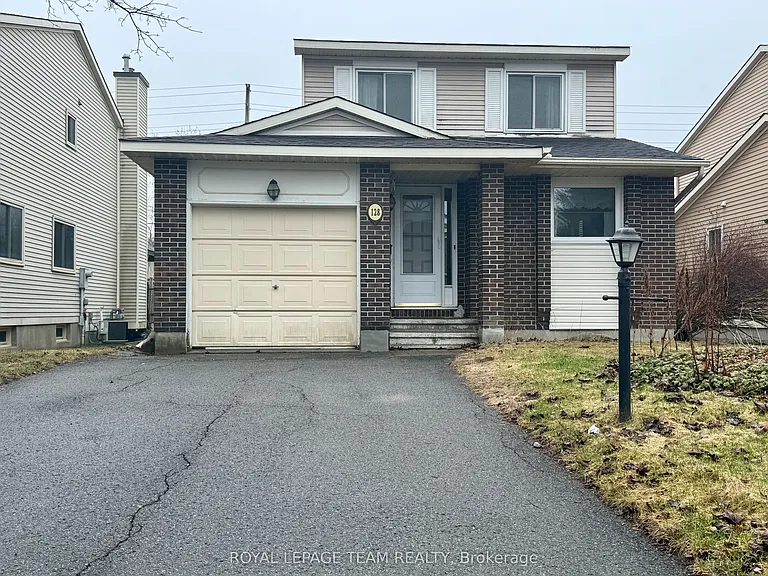 128 Pinetrail Cres — Photo 1