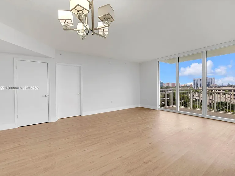 19501 W Country Club Dr #609 — Photo 3
