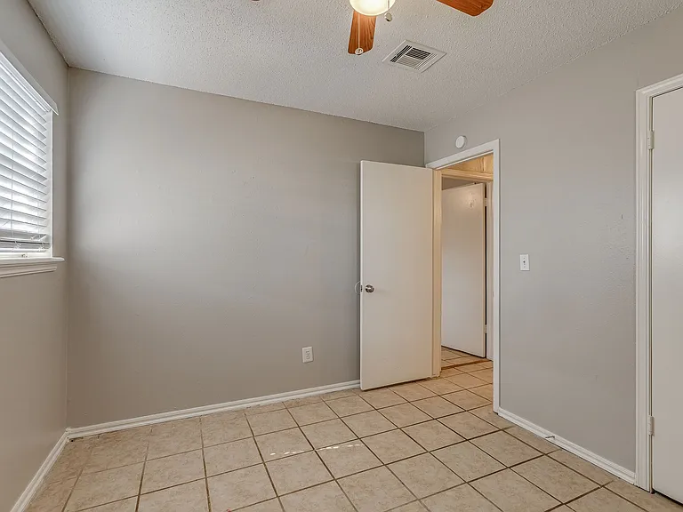 3320 Hampton Dr — Photo 8