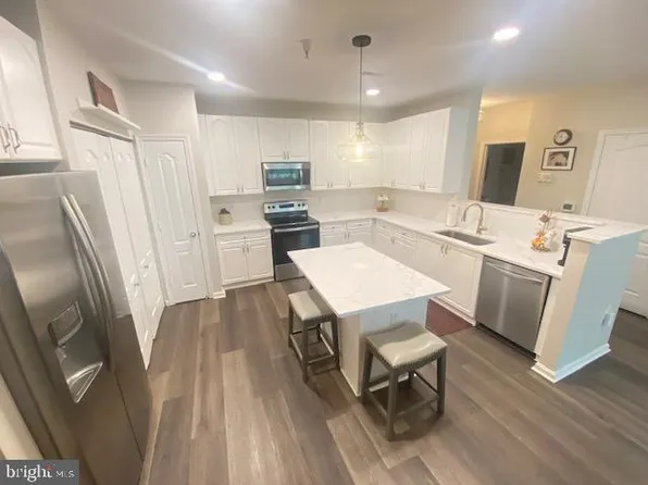 400 Symphony Cir #208I, Cockeysville, MD 21030