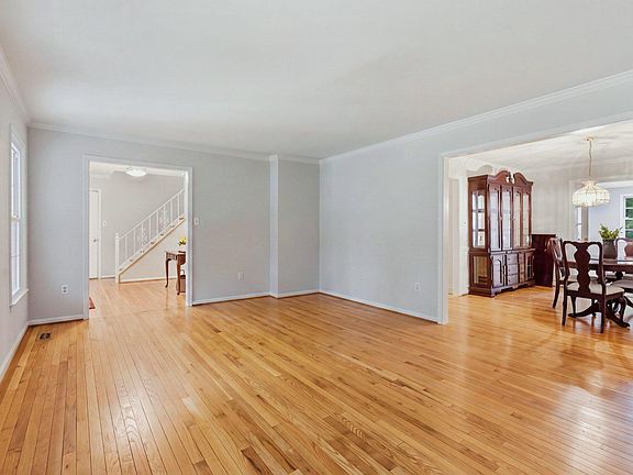 3rd image of 10423 Heritage Landing Rd