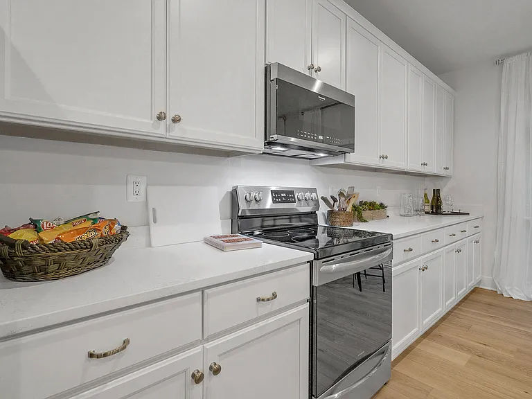 112 Rose Ct — Photo 2