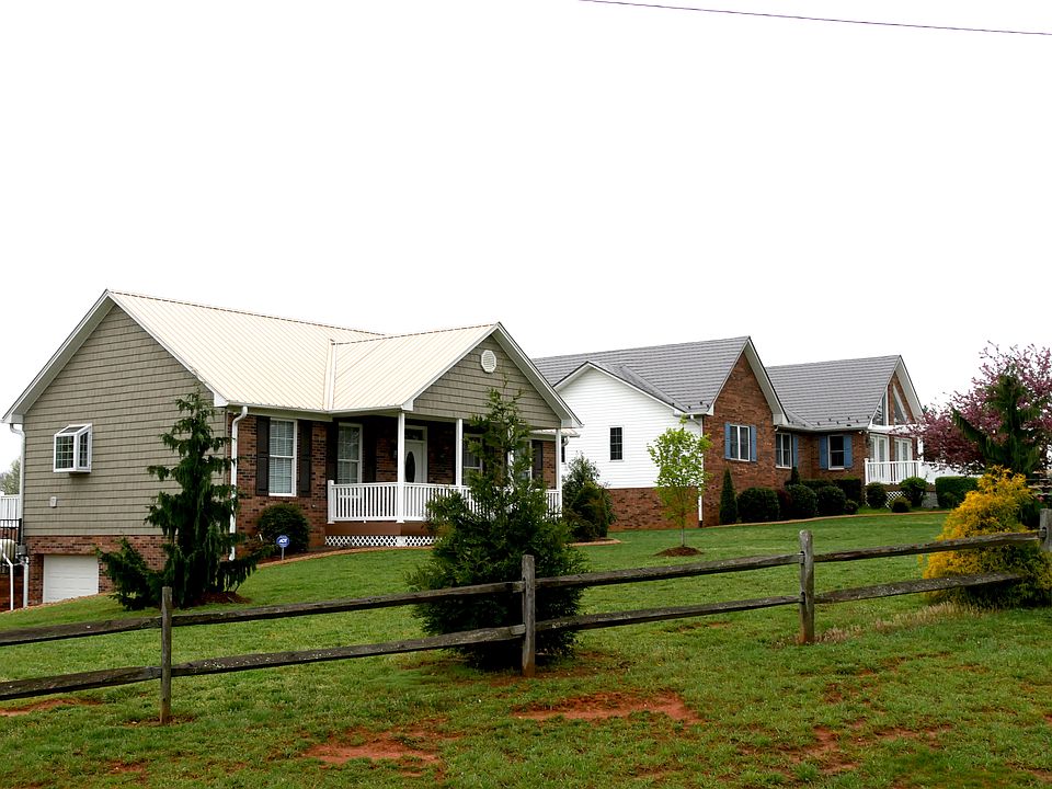 MAIN HOUSE w/Guest House 