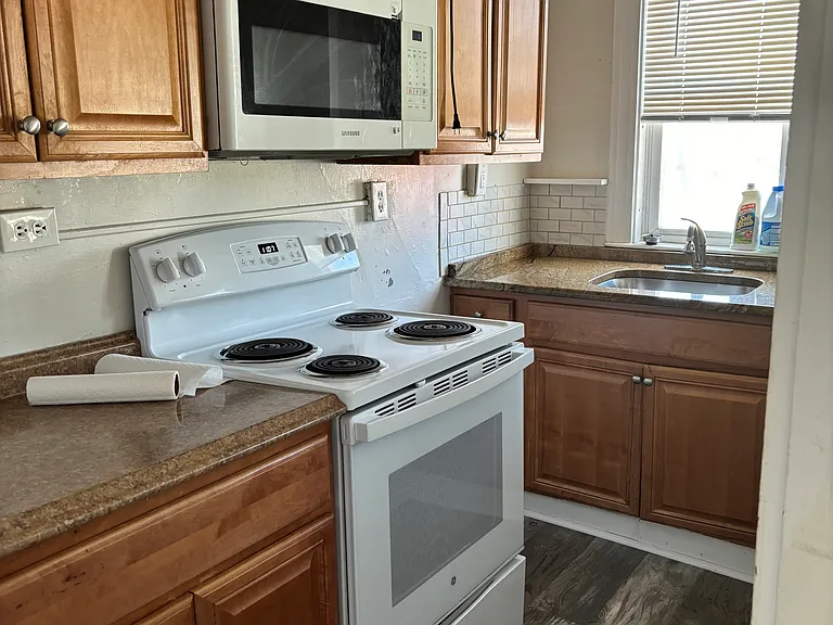 856 Western Ave #2R — Photo 8